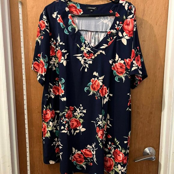 Size 4X - U.Vomade - Black and Red Floral Short Sleeve Knit Pullover - Picture 1 of 6